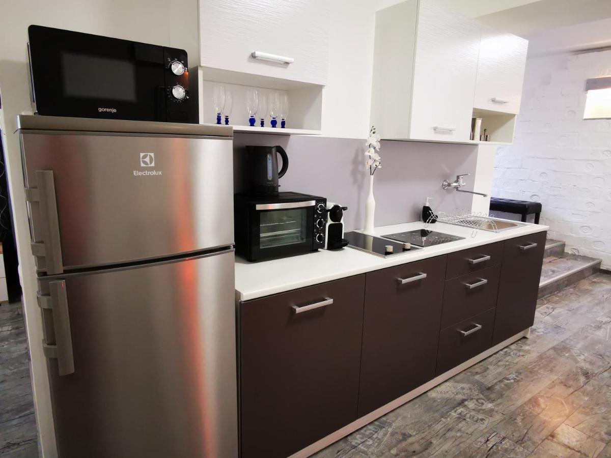 Luxury Basement In The Surrounding Of Budapest Apartment Mogyorod Bagian luar foto