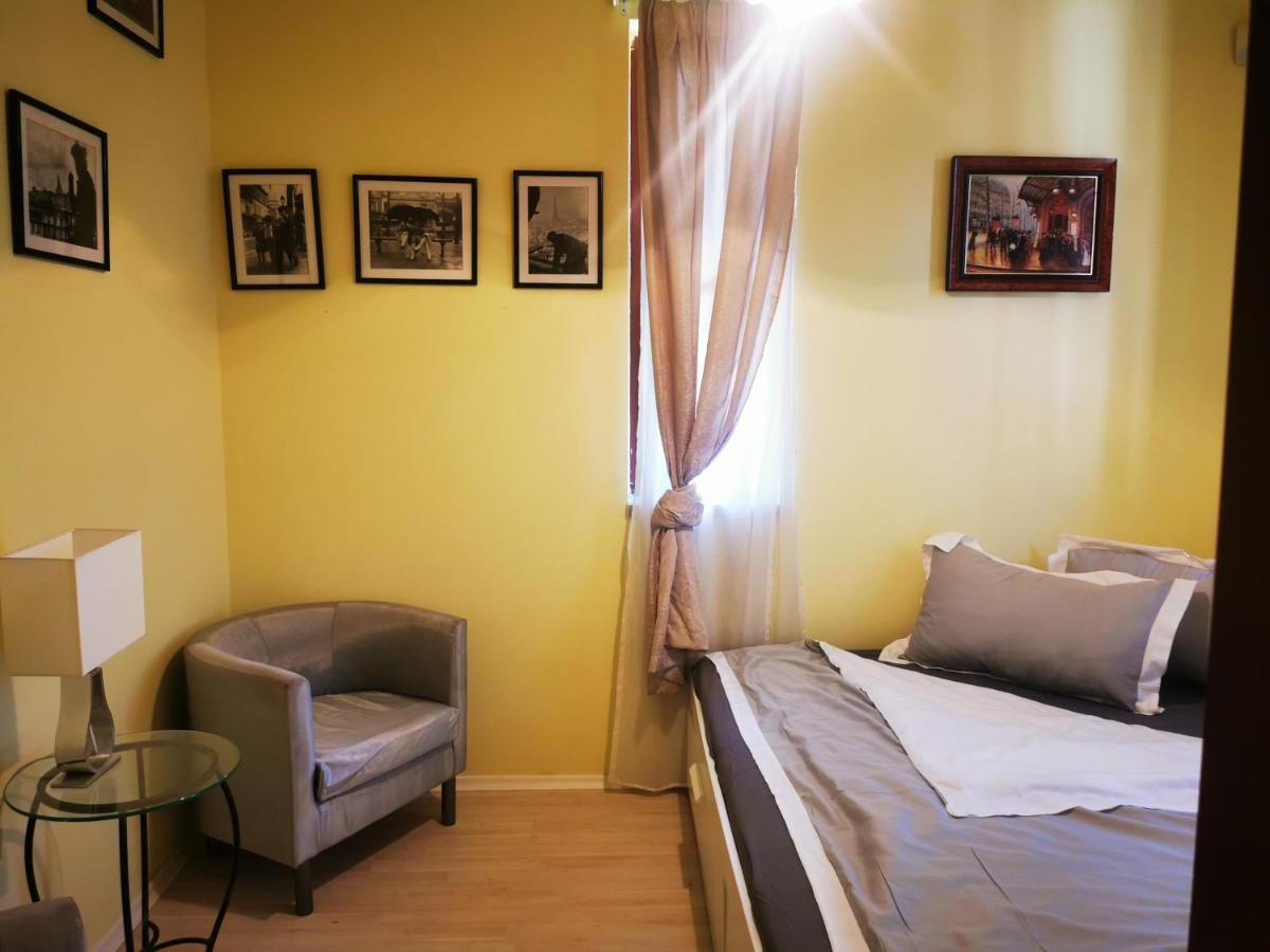 Luxury Basement In The Surrounding Of Budapest Apartment Mogyorod Bagian luar foto