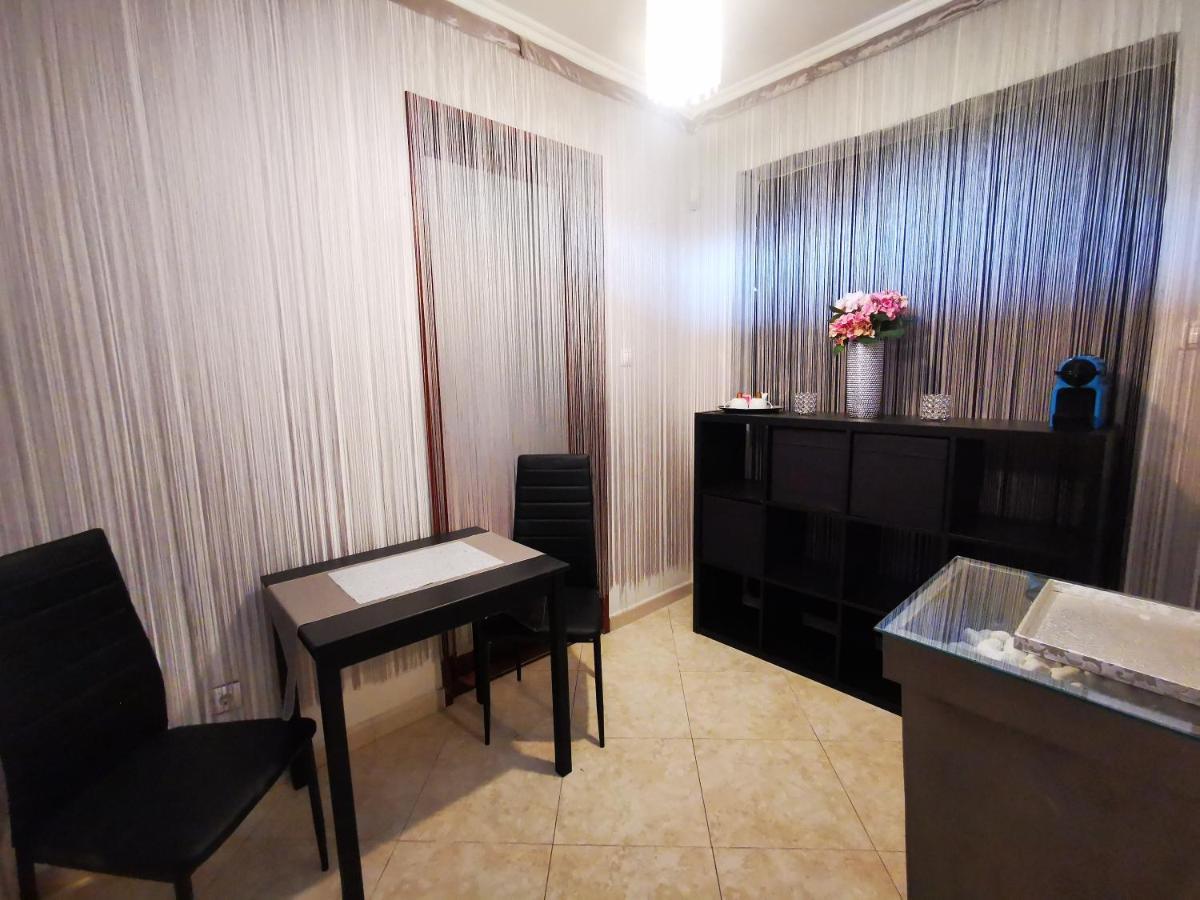 Luxury Basement In The Surrounding Of Budapest Apartment Mogyorod Bagian luar foto