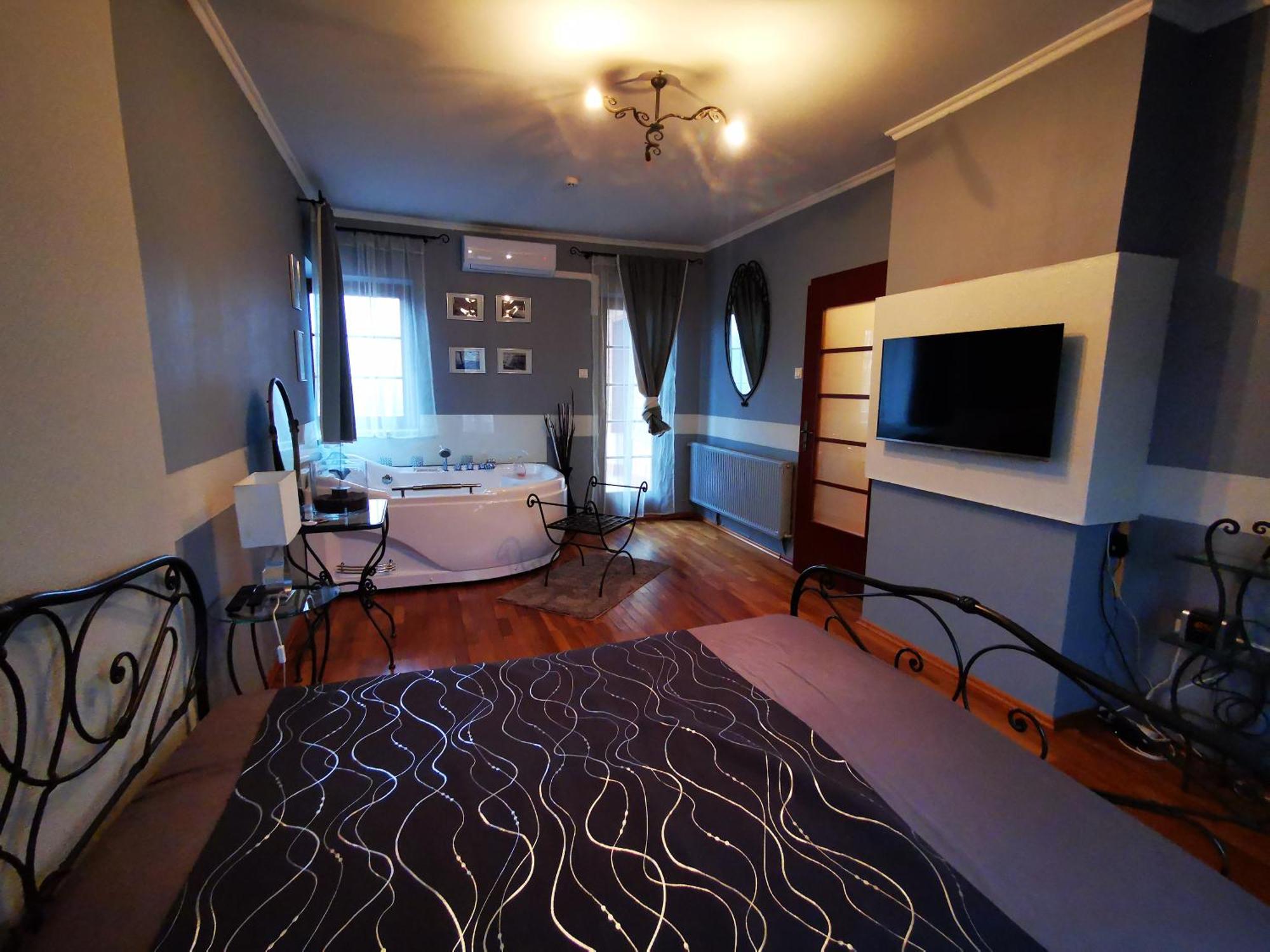 Luxury Basement In The Surrounding Of Budapest Apartment Mogyorod Bagian luar foto