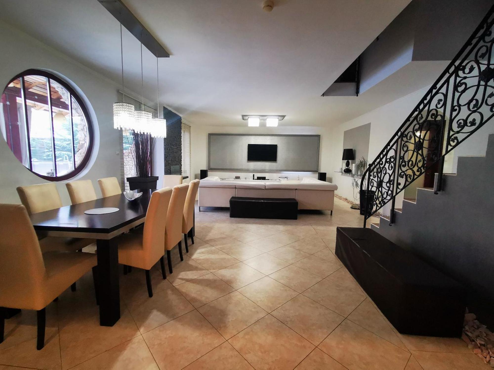 Luxury Basement In The Surrounding Of Budapest Apartment Mogyorod Bagian luar foto